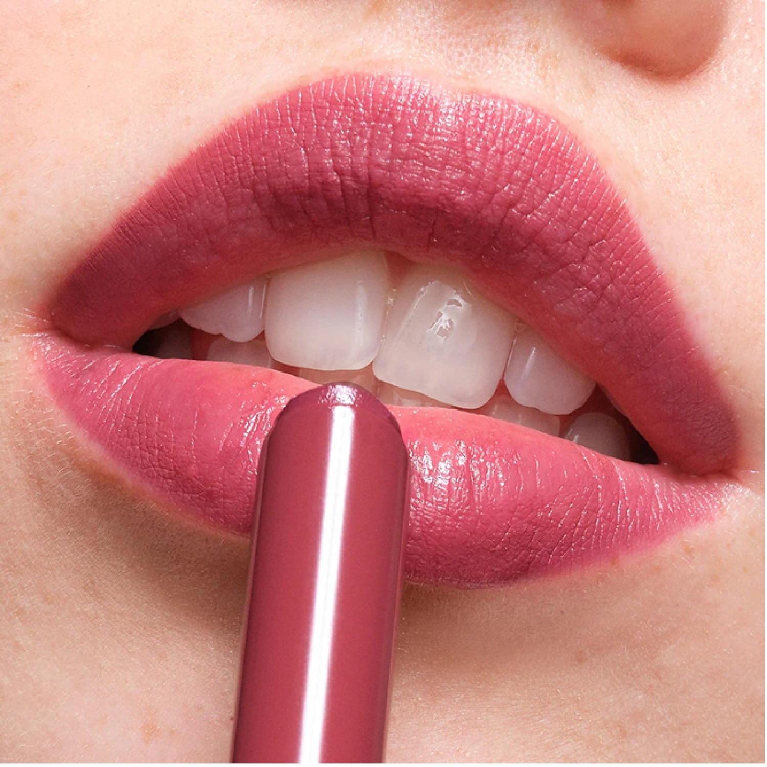 THE COLOR LIP GLOW (LABIAL HIDRATANTE CON ACABADO GLOW)